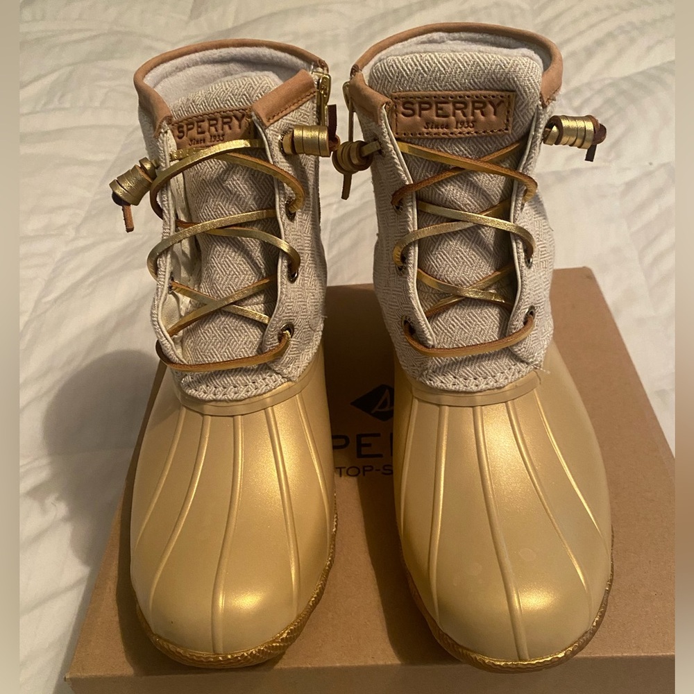 NEW Women’s Sperry Saltwater Metallic Gold Boots